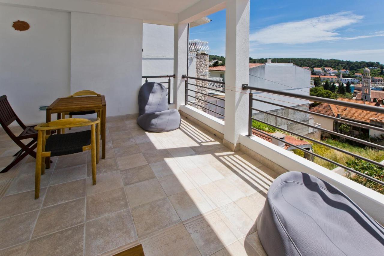 Rino Apartment Hvar Town Bagian luar foto